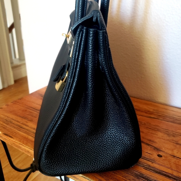 Elegant Black Leather Handbag - Picture 3 of 8